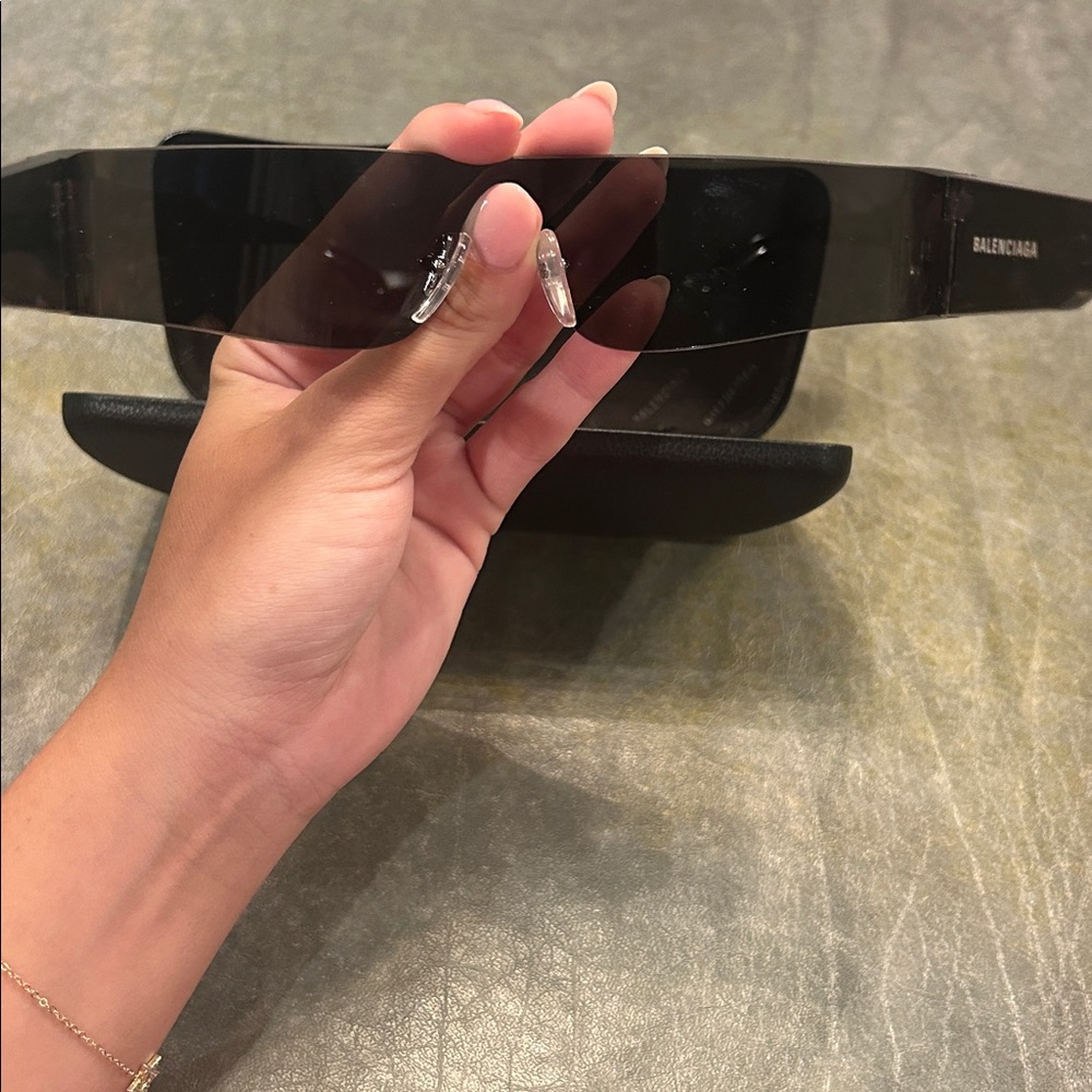 Balenciaga MONO RECTANGLE SUNGLASSES IN BLACK - Picture 4 of 6